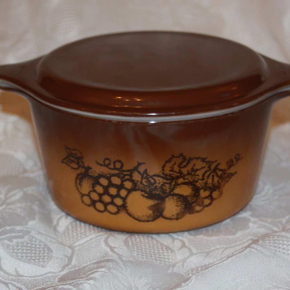 Pyrex Ovenware #473 w/lid, Brown Old Orchard Fruit